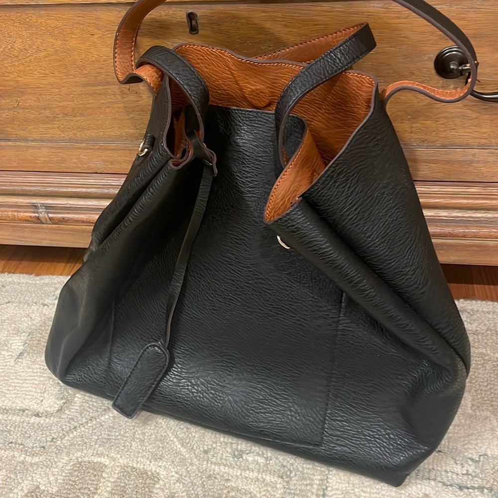 used reversible black and brown leather tote
STREET LEVEL